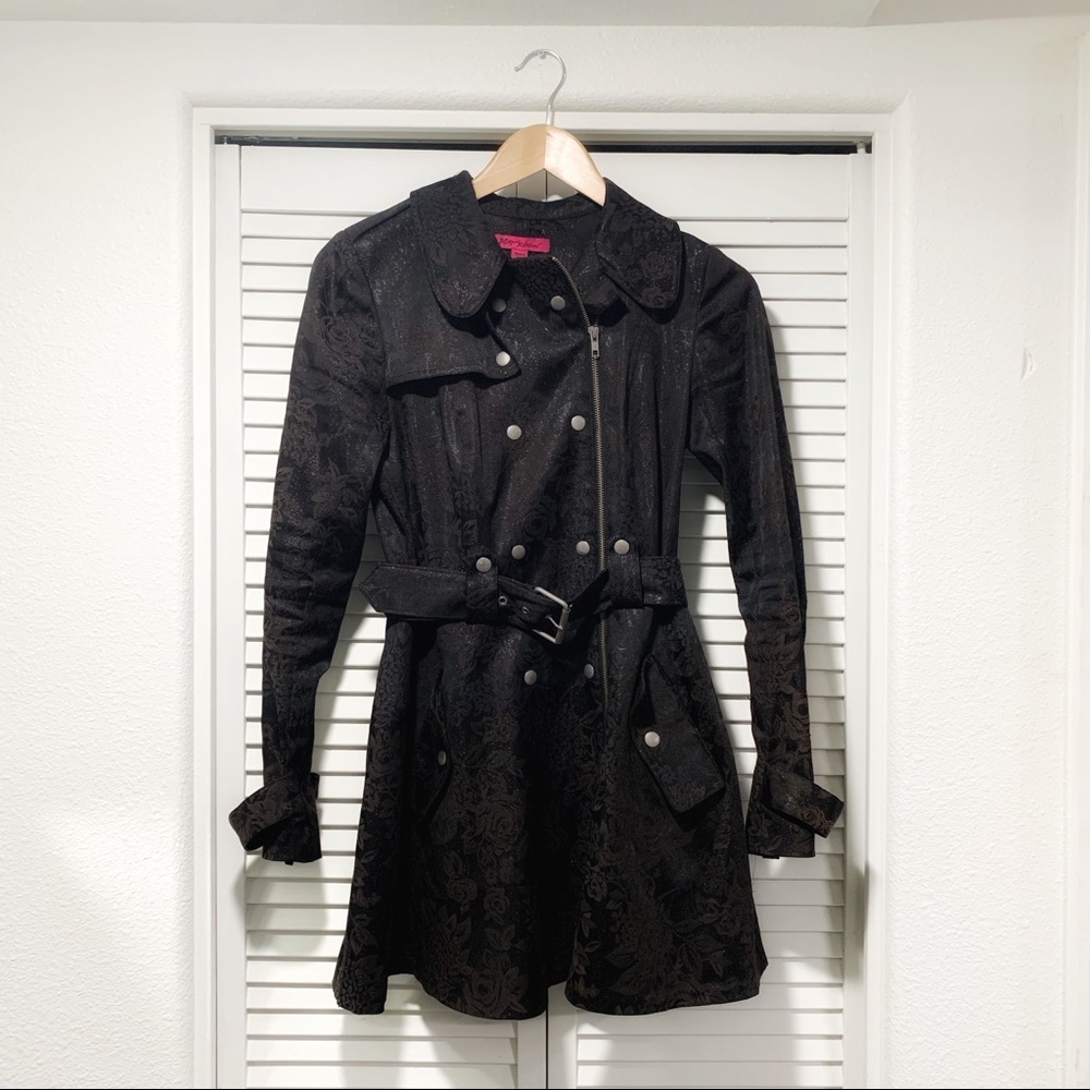 Betsy Johnson women’s floral print trench coat